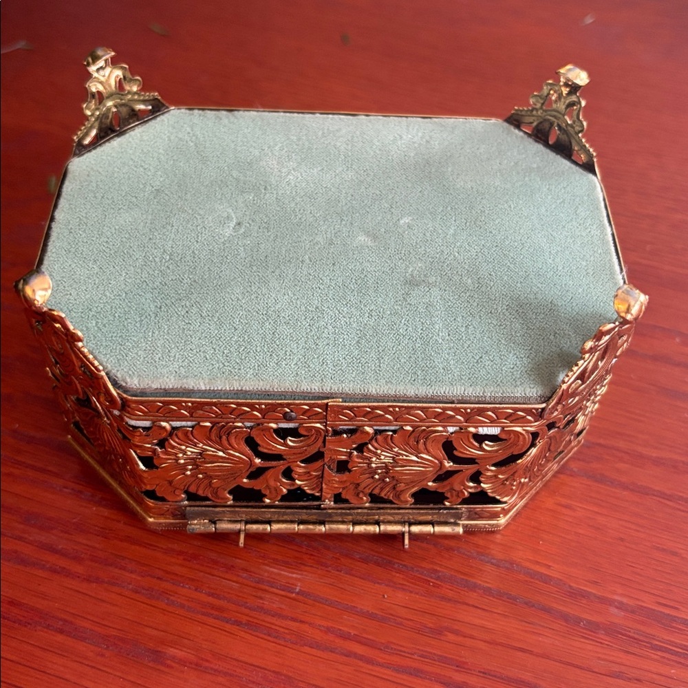 Elegant Gold and Glass Jewelry Box Matson - Picture 5 of 6